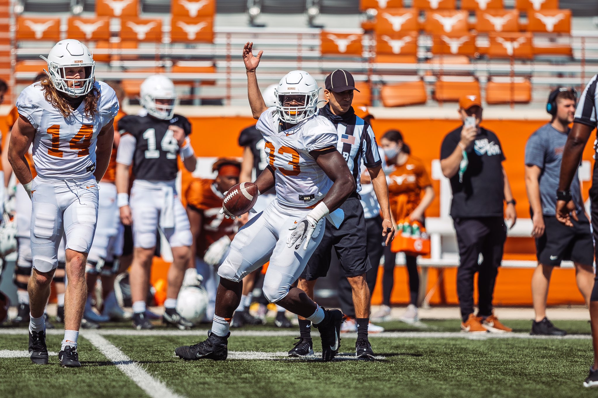 EzIZJ3oWUAMQ5xJ?format=jpg&name=large