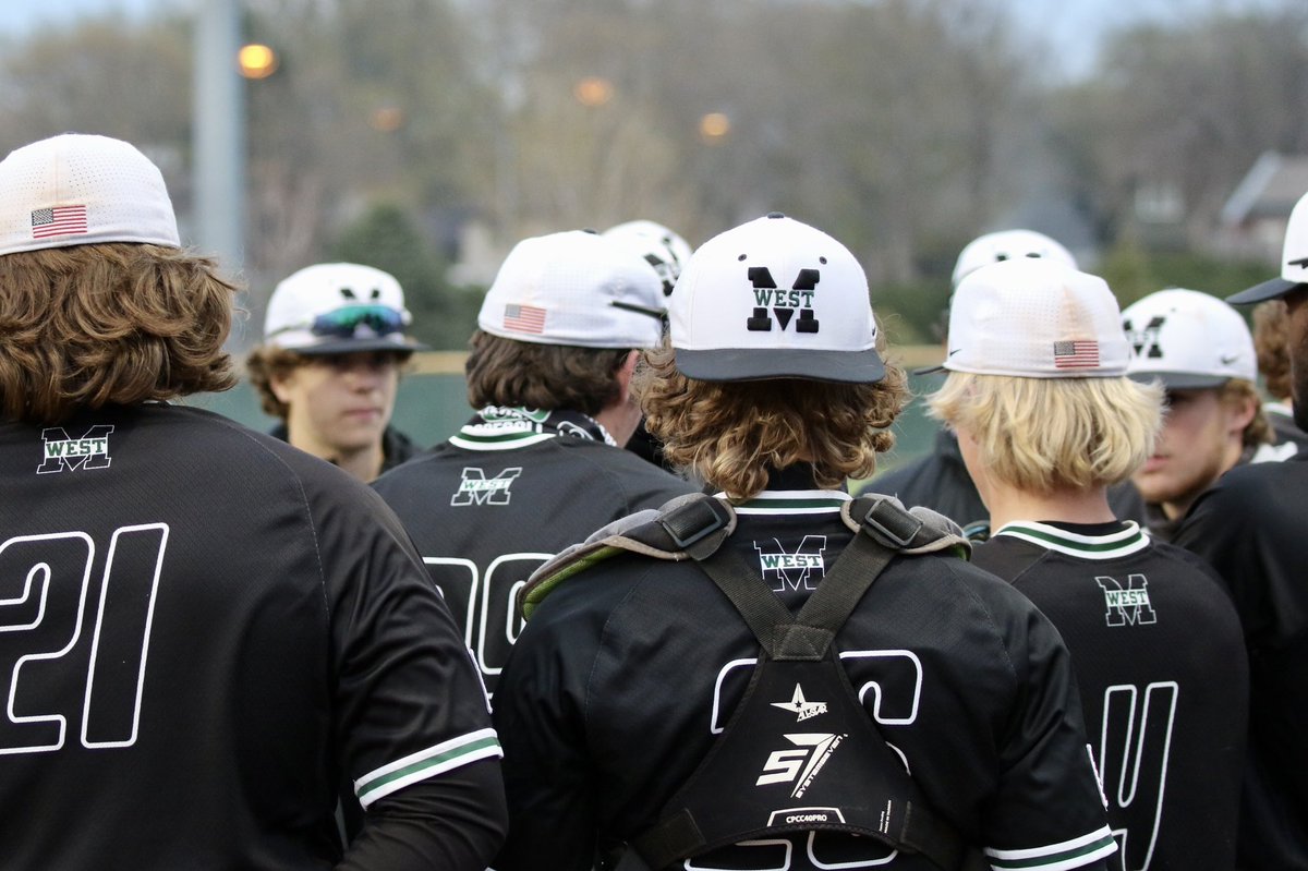 Championship tomorrow at 6 at the new UNO stadium! Pull up and support the cats tomorrow 🟢⚪️⚫️💍📌