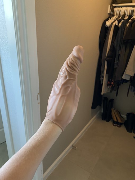 Watch NeedyNovember's leaked NSFW photo on TwXstars