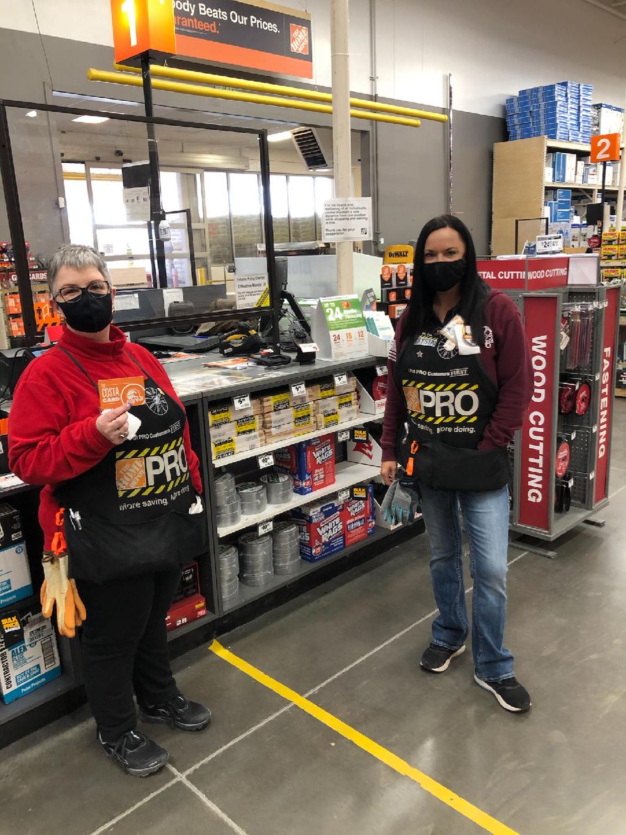 1CrystalRoberts's tweet photo. Recogning Pro cashier Andrea for her engagement with credit.  She is a credit rockstar!!!  Keep up the good work Andrea! 
#PacNorthProud
#DrivingD53
@BrandonibarraHD https://t.co/mlygF9bgR6