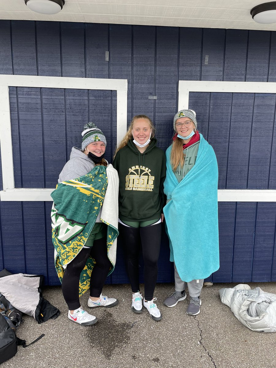 CometThrows's tweet photo. Great day to be a Comet! #gocomets #tryingtostaywarm https://t.co/TUinCVGXkJ