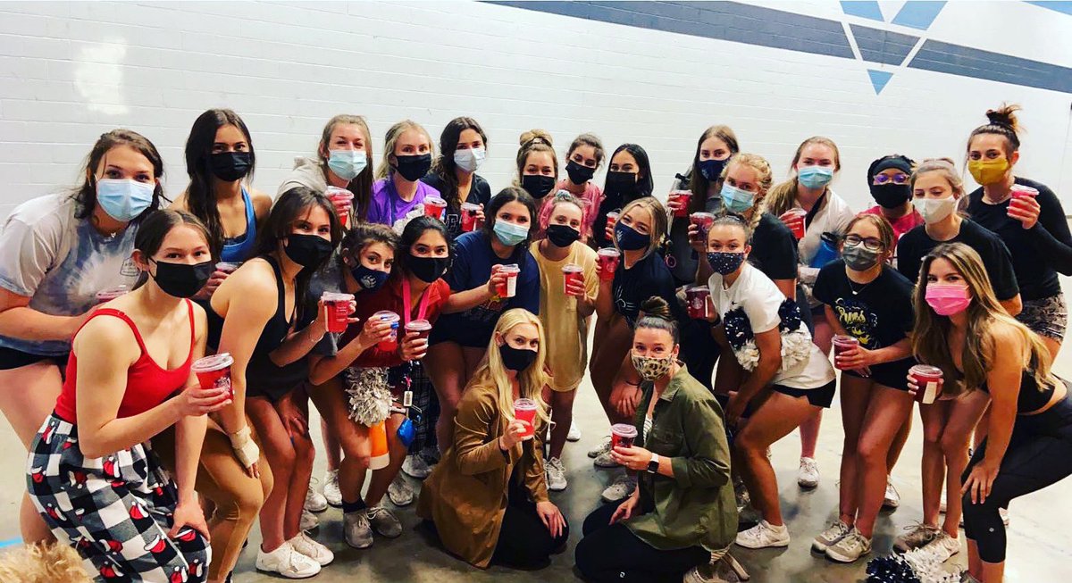 LaCuevaCheer1's tweet photo. Thank you @gas__athletics for Starbucks! Much needed surprise๐๐ป๐ โ๏ธ๐ง๐ฅ#weloveourcommuinty #thesupportisreal #practicesurprize https://t.co/ramMKmkF7d