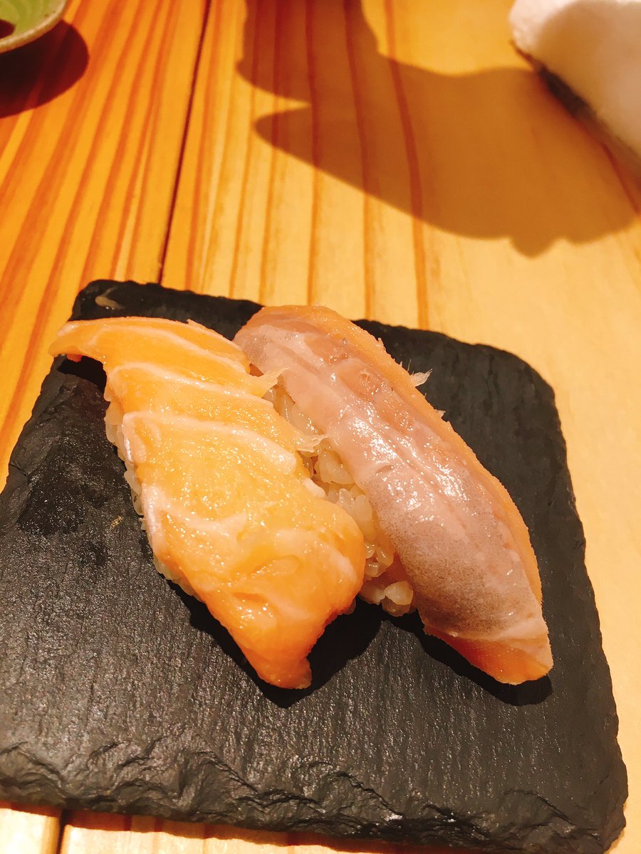 tadabo52's tweet photo. 昨日はずっと行きたかった

恵比寿にある #スシエビス に

1番の衝撃は✨

"とけるサーモン でした"😆

お店の雰囲気・店員さんの対応

料理のクオリティー、全部最高で

是非、またいきたいです🎶

#スシエビス
#恵比寿
#寿司
#とけるサーモン
#よるごはん https://t.co/UJAhANwiVv