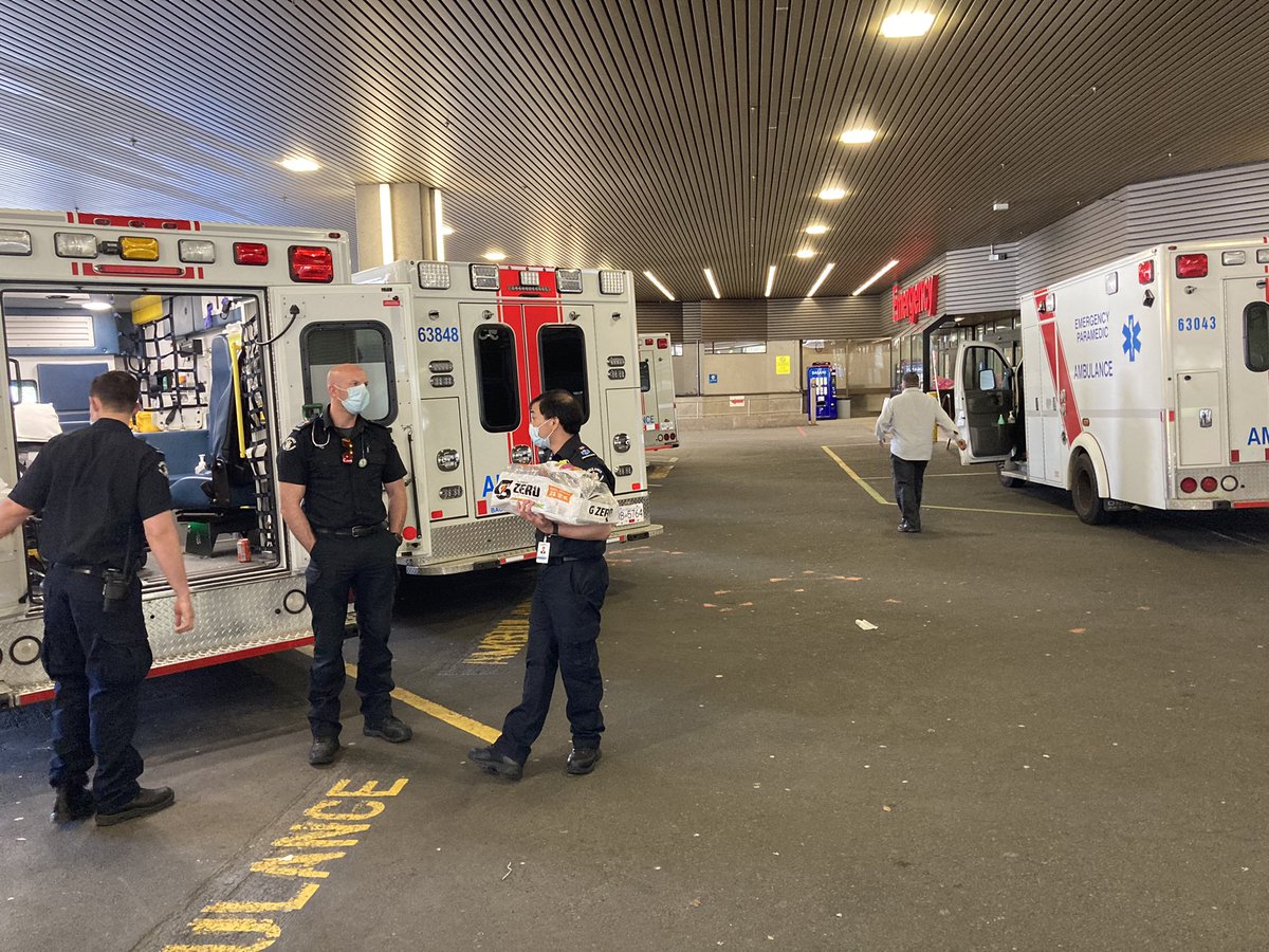 Final stop of the day at VGH! Handing out refreshments for crews! It’s challenging in the heat with the PPE and important we all keep hydrated!! Some really interesting conversations and perspectives shared by the crews @BC_EHS on the last 12 months!!

#clinicalfridays #paramedic