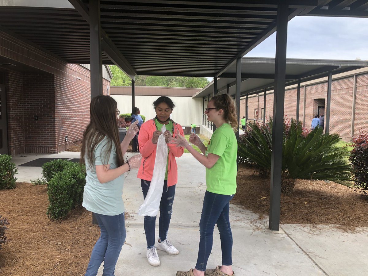 nationalbeta's tweet photo. Shoutout to all the Betas who cleaned up outside their school today! #BetaTheChange https://t.co/l4njcOQ6rN