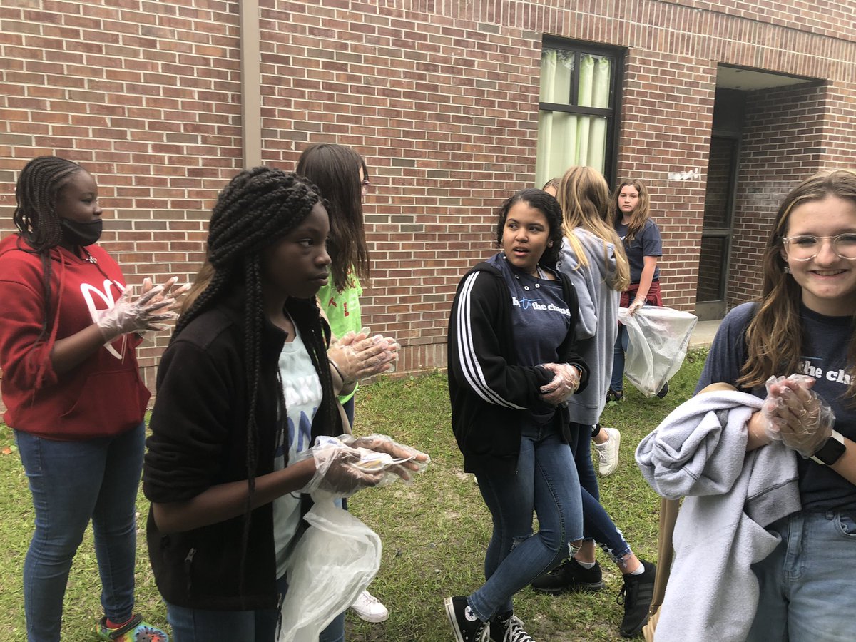 nationalbeta's tweet photo. Shoutout to all the Betas who cleaned up outside their school today! #BetaTheChange https://t.co/l4njcOQ6rN