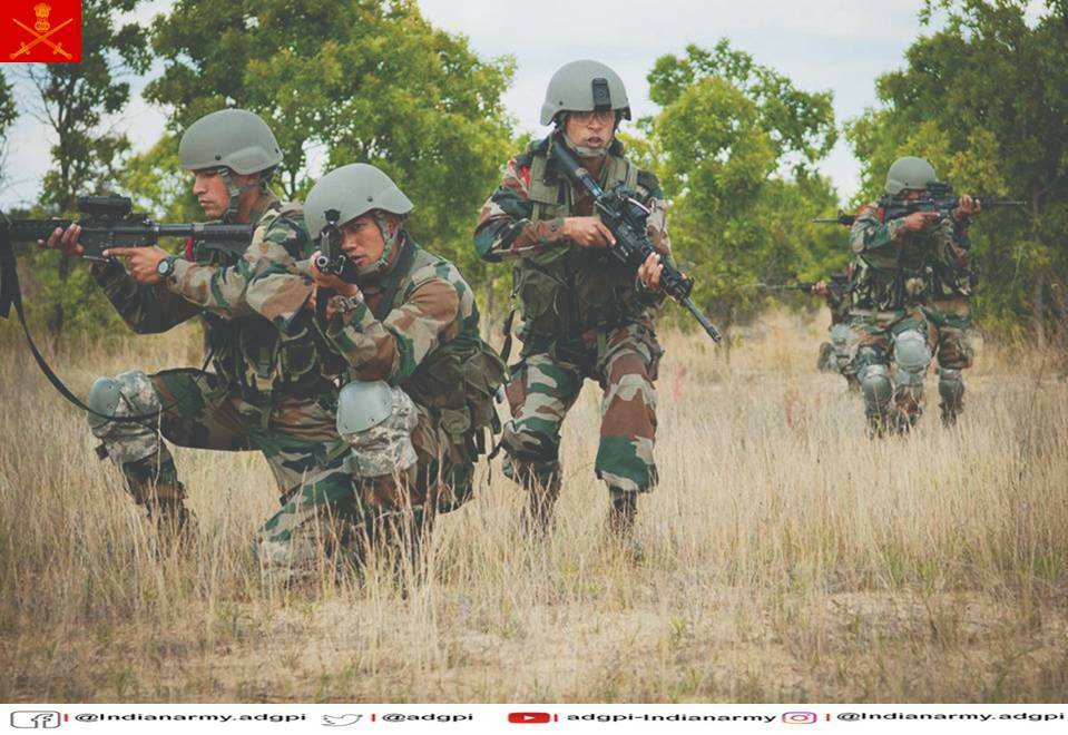 ADG PI - INDIAN ARMY (@adgpi) on Twitter photo рд╕рд╛рдордиреЗ рдкрд╣рд╛рдбрд╝ рд╣реЛ рд╕рд┐рдВрд╣ рдХреА рджрд╣рд╛рдбрд╝ рд╣реЛ l
рддреБрдо рдирд┐рдбрд░ рдбрд░реЛ рдирд╣реАрдВ рддреБрдо рдирд┐рдбрд░ рдбрдЯреЛ рд╡рд╣реАрдВ l
рд╡реАрд░ рддреБрдо рдмрдврд╝реЗ рдЪрд▓реЛ ! рдзреАрд░ рддреБрдо рдмрдврд╝реЗ рдЪрд▓реЛ ll
рджреНрд╡рд╛рд░рд┐рдХрд╛ рдкреНрд░рд╕рд╛рдж рдорд╛рд╣реЗрд╢реНрд╡рд░реА
#SaturdayThoughts рд╕рд╛рдордиреЗ рдкрд╣рд╛рдбрд╝ рд╣реЛ рд╕рд┐рдВрд╣ рдХреА рджрд╣рд╛рдбрд╝ рд╣реЛ l
рддреБрдо рдирд┐рдбрд░ рдбрд░реЛ рдирд╣реАрдВ рддреБрдо рдирд┐рдбрд░ рдбрдЯреЛ рд╡рд╣реАрдВ l
рд╡реАрд░ рддреБрдо рдмрдврд╝реЗ рдЪрд▓реЛ ! рдзреАрд░ рддреБрдо рдмрдврд╝реЗ рдЪрд▓реЛ ll
рджреНрд╡рд╛рд░рд┐рдХрд╛ рдкреНрд░рд╕рд╛рдж рдорд╛рд╣реЗрд╢реНрд╡рд░реА
#SaturdayThoughts