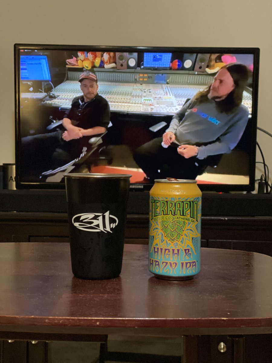 TheMatthewLane's tweet image. In and ready to ROCK!!! 20 minutes until 'Soundsystem' via the #311StreamSystem 🤘🏼🤘🏼 @311 @pnut  @NickHexum #Soundsystem