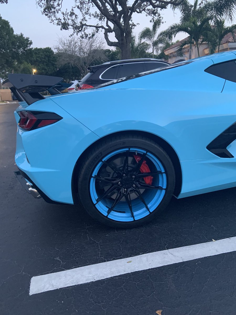 Surfnboy's tweet photo. And just like that the phantom 2.0 is done... for now Ziano Customs KILLED IT https://t.co/9J2qilEYT4