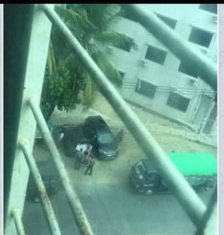 Happened in Ahlone; Soldiers illegally investigated 2 cars n 5 people in cars were taken away with them. It becomes risky to go outside, even nearby places under Coup in Myanmar. 

NUG ASSEMBLE
#Apr17Coup
#WhatsHappeningInMyanmar