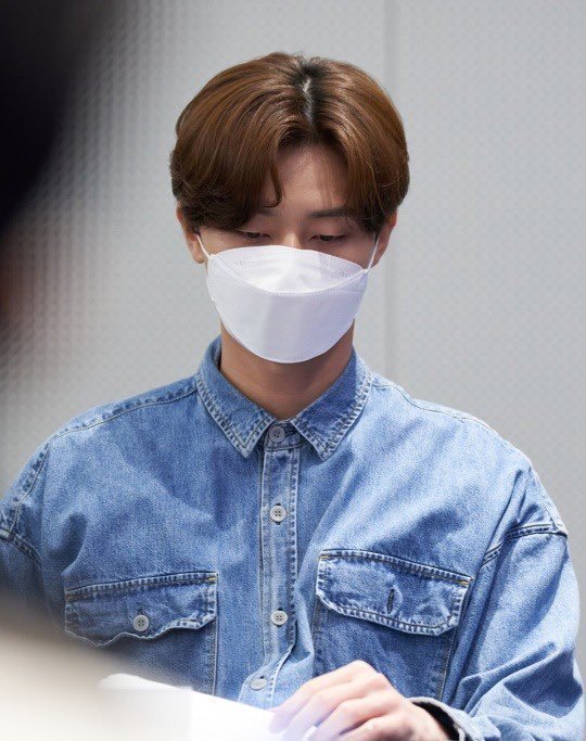 psjfiles's tweet photo. his hair is growing like before 🥺🤲🏻 he looks so fine as always https://t.co/8De2CDrjqb
