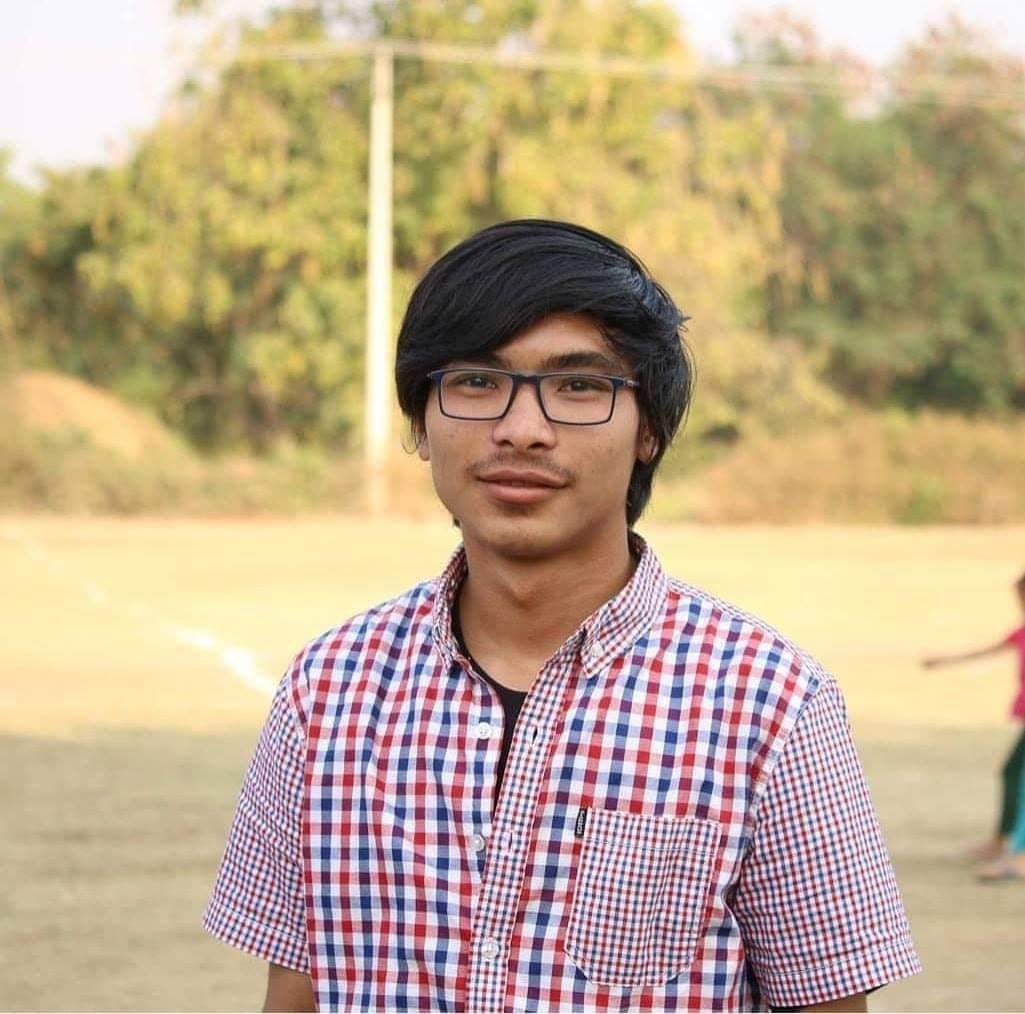 MizzimaNews's tweet photo. ဒီကနေ့ မနက်ပိုင်းက တက္ကသိုလ်ကျောင်းသားများသမဂ္ဂမှ လူငယ် ၄ ဦးဟာရန်ကုန်မြို့အလုံ ကွင်းကျောင်းလမ်းမှာ အကြမ်းဖက် စစ်ကောင်စီတပ်တွေရဲ့ ဖမ်းဆီးချင်းကို ခံခဲ့ရတာပါ။ ကိုကျော်မင်းထွန်း၊ ကိုလင်းထက်၊ မရွှေရူပါလင်းနဲ့ ကိုစိုးထက်ဦး (ခေါ်) တိုက်ချွန်းတို့ ဖမ်းခံခဲ့ရတာဖြစ်။ https://t.co/o4UIySvsn8