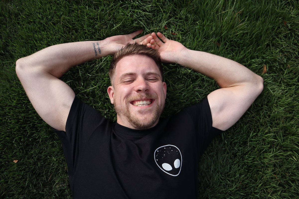 x00Al13N's tweet image. fun photo #2 #merchdropsoon