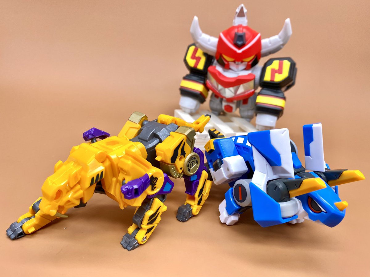 foxracingfive's tweet photo. Umm... guys? @52Toys @s250_MKII #52toys #beastbox #desktoys #ビーストボックス #delta #torado #megazord https://t.co/OfxbS2qd7g