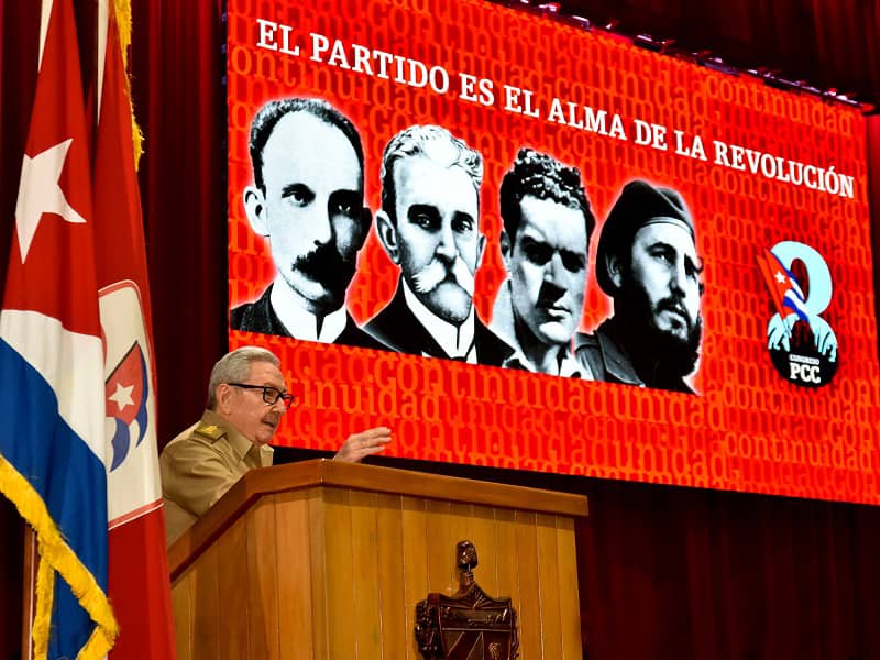CubaCubacons's tweet photo. Nuestro sistema político de partido único garantiza la independencia y soberanía de la patria, hay que revitalizar nuestras organizaciones de masas! Viva la Revolución Cubana! 
@benederto @CubaCubacons
#8voCongresoPCC 
#SomosContinuidad 
#CubaViva https://t.co/UVXblChL8t