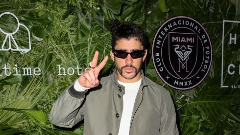 renanitte's tweet photo. anitta ta ficando tão solicitada que já é convidada pra eventos que kim kardashian,bad bunny,maluma e becky g vão
outras fan bases recebem BBB21 https://t.co/cGo3RGz4B7