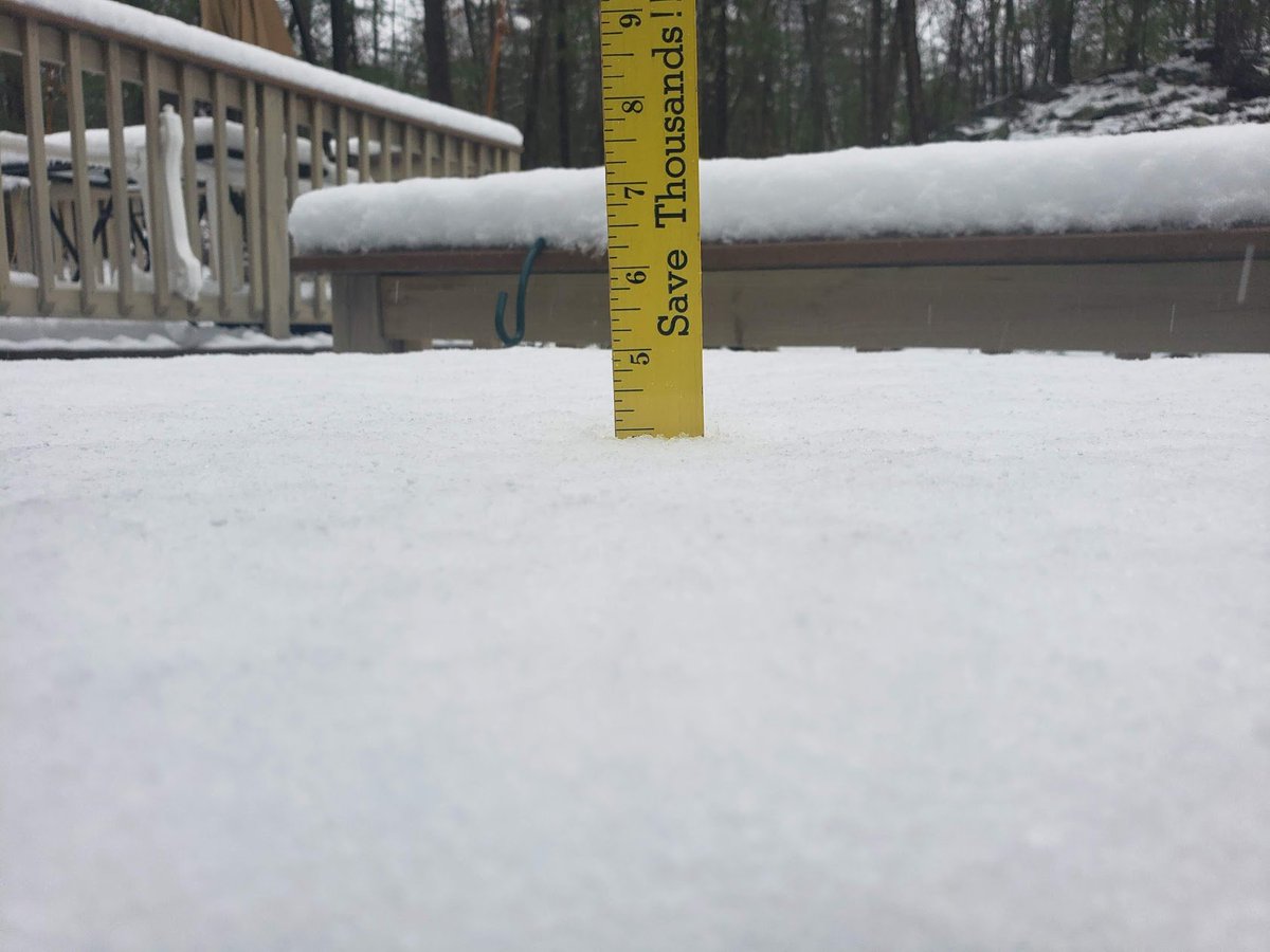 jake5341's tweet photo. @WX1BOX
 
@NWSBoston

 ~4" here in Thompson, Ct taken at 2:17pm today after the rain had set in https://t.co/HxlLyX0A2i