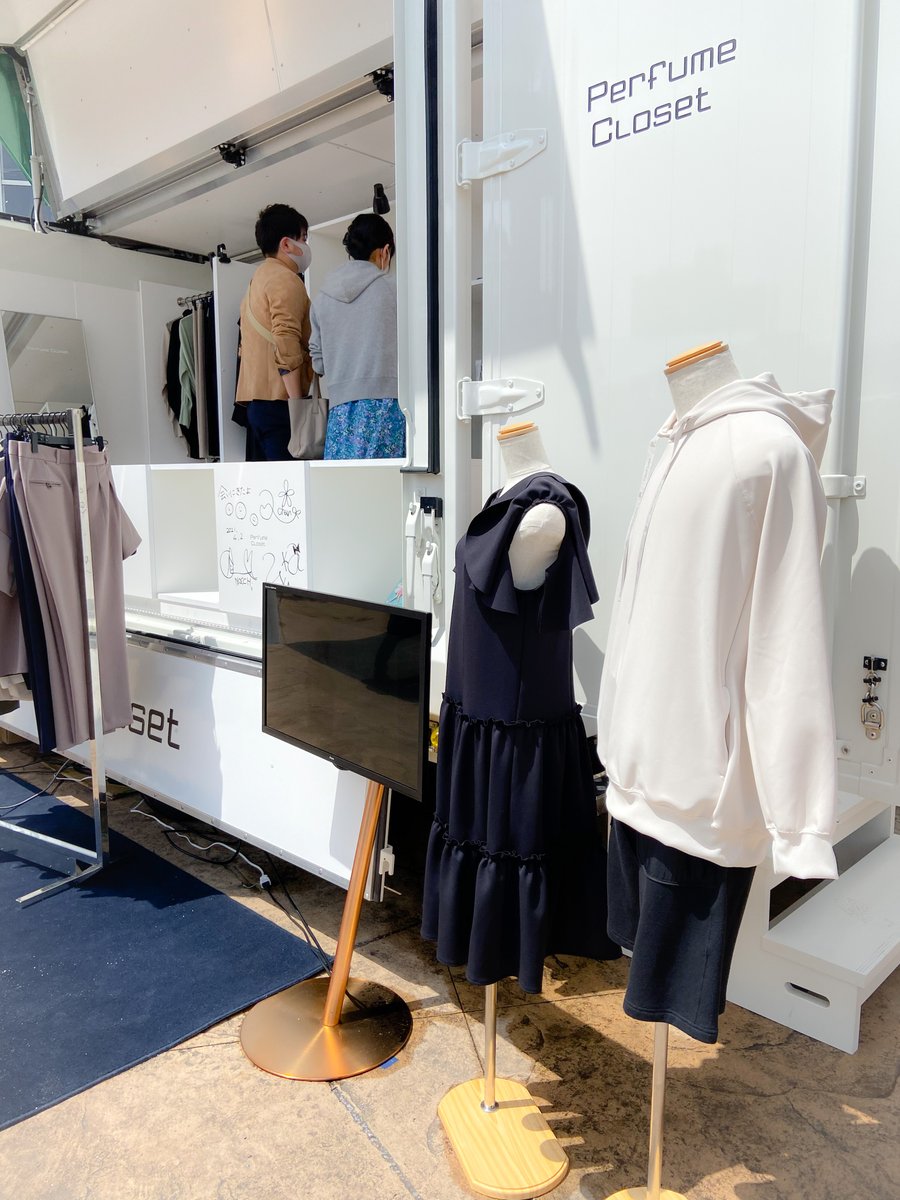 ベイサイドプレイス博多 公式 S Tweet 16日から始まった Perfumecloset In ベイサイドプレイス博多 天気も回復して存在感を増す ファッショントラック Perfumeおすすめのアイテムを求め続々と来場されています 明日18日 10 00 19 00 まで
