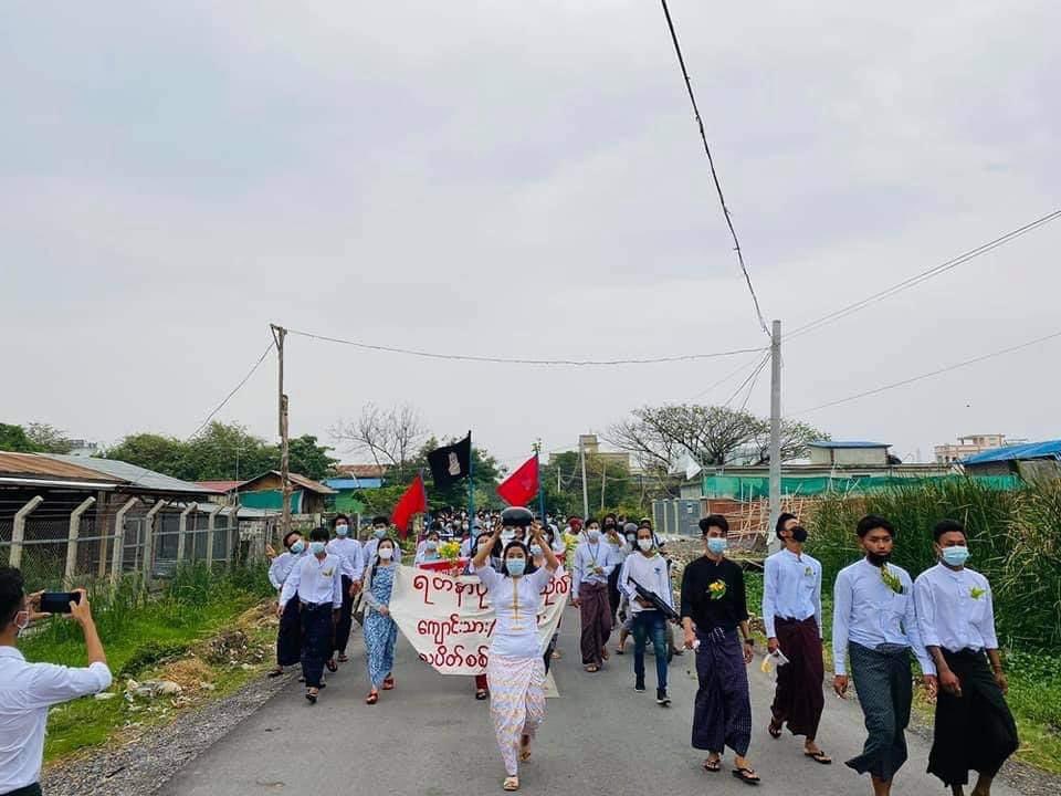 FredrickP69's tweet photo. Strike of Students from Yandanarbon University, Mandalay against the dictatorship.
We will never absent once till we win. We will take down the Min Aung Hlaing &amp; this dictatorship to the Hell.

NUG ASSEMBLE
#Apr17Coup
#WhatsHappeningInMyanmar https://t.co/0Zm6LHmKCl