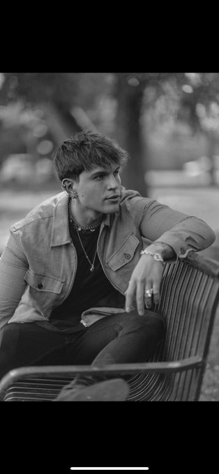 Short or long hair? https://t.co/jfW9iVRCfy