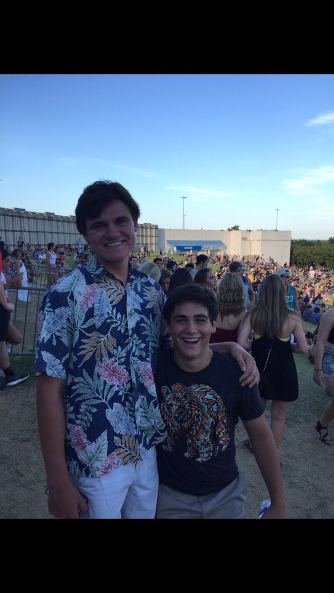 FriendJonathan1's tweet image. happy belated birthday my son @_blakematthews