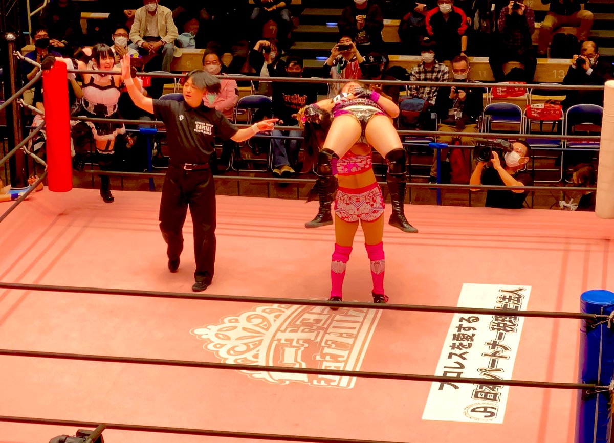 YUMYamada's tweet photo. 無理だろと思ってしまいましたが、軽々と持ち上げてました🤩🤩🤩
#tjpw
#アプガプロレス
#渡辺未詩 https://t.co/uLY3z9gzvR