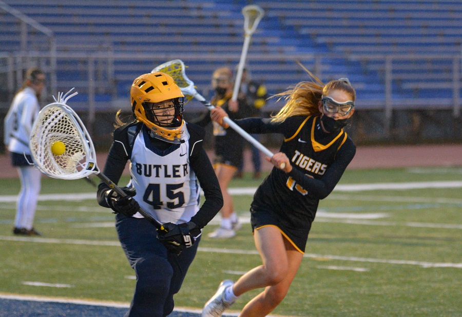 Girls Lacrosse Recap: Red-hot <a href="/NA_GirlsLax/">NAGLAX</a> chases down Tornado for 14-5 section win at Butler.

🔗- athletics.northallegheny.org/news/red-hot-t…