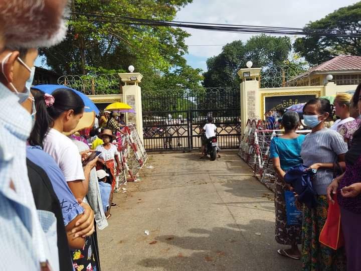 WSANDARA1's tweet photo. SAC Junta granted early release of 23,407 prison convicts on Myanmar New Year Day. While they are aggressively detaining innocent pro-democracy civilians, they mass released prison inmates for 2nd time since coup. #WhatsHappeningInMyanmar #Apr17Coup https://t.co/bFrP1LmUuI