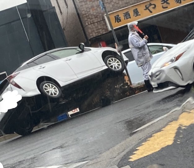 事故 名古屋市天白区元八事４丁目 飯田街道 国道153号 塩釜口東交差点で事故 プリウス 浮いてる 居酒屋 やき家 にダイナミック入店か まとめダネ