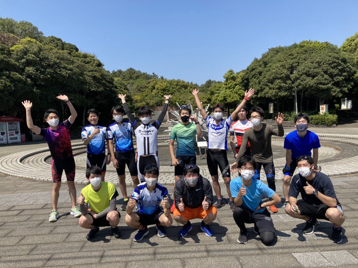 gakushuin_tri's tweet photo. こんにちはー！

4/16-4/27以降,部活再開するので体験、見学できますー是非ご参加くださーい(´��｀*)

写真は先週のバイク練の様子です
新二年生も最後までついてきて頼もしくなってきました！

少しでも興味ある方、お待ちしてまーす(￣∇￣)

#春から学習院 #学習院トライアスロン部 https://t.co/341twc1DSl