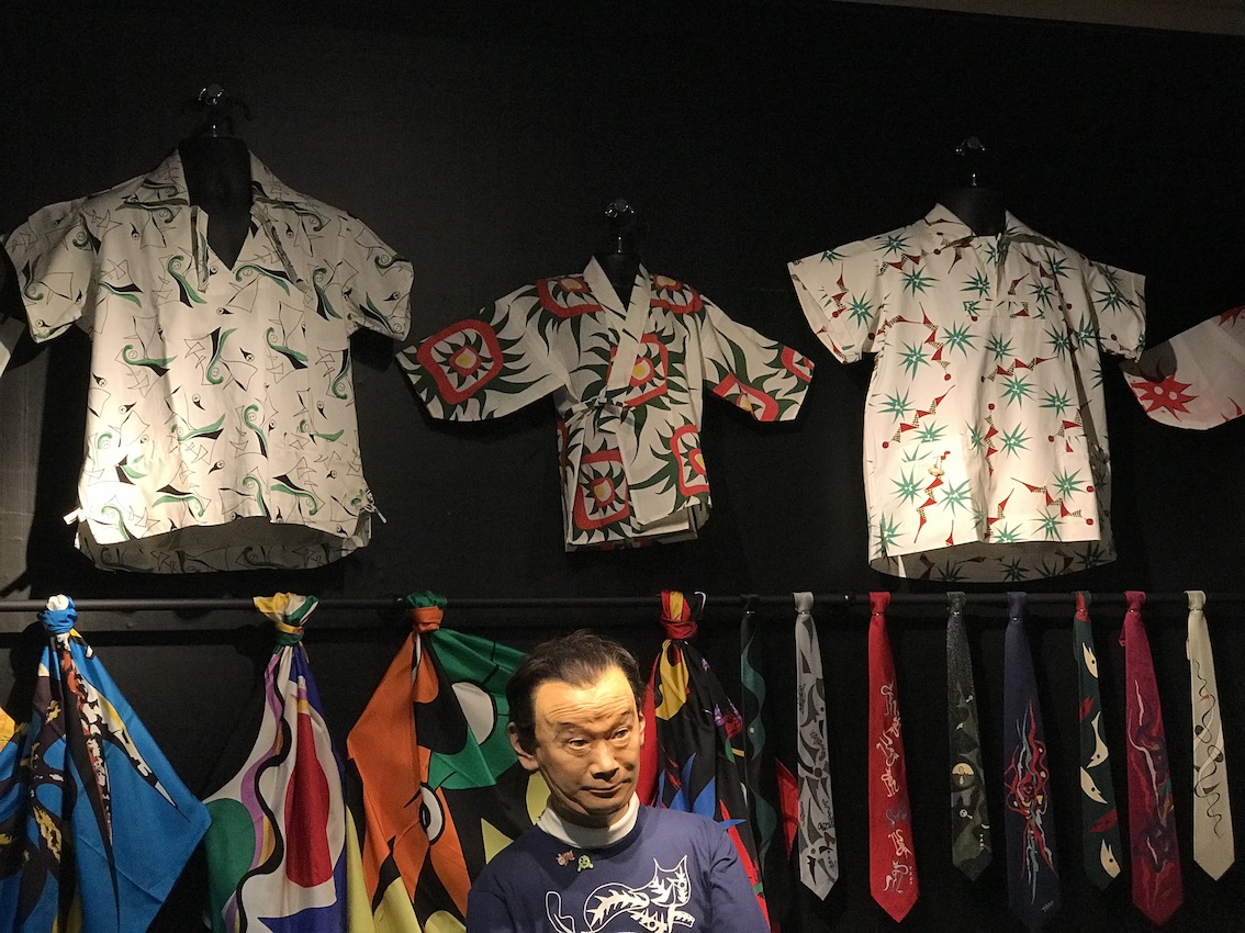 企画展 #暮らしの中の芸術 では太郎さんがデザインしたアロハシャツを