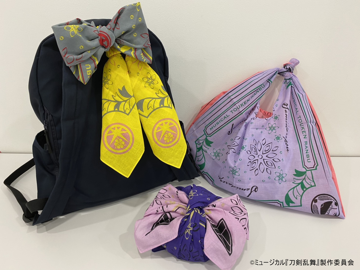 ミュージカル 刀剣乱舞 公式 東京心覚グッズ紹介 2 2 バンダナ のアレンジ方法のご紹介です お弁当包みや バッグにつけて可愛くアレンジ オリジナルバッグを作成することも可能です 詳しくはこちらhttps T Co O6bizeh0kz 刀ミュ