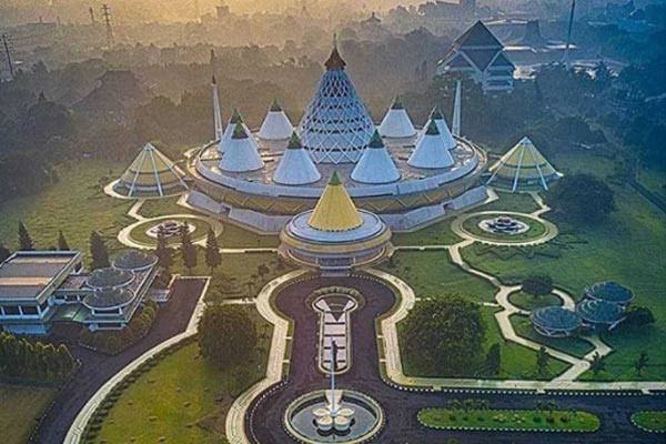 AniBidadari's tweet photo. Moeldoko tetap meminta masukan dr berbagai pihak "Dirharapkn TMII bisa menjadi ruang bersama bagi para penggemar teknologi informasi, menuju Indonesia pada industri 4.0 ke depan. Itulah harapan kita ke depan"
#KSPMoeldokoAjakPeduliHAM https://t.co/jRU19k65py