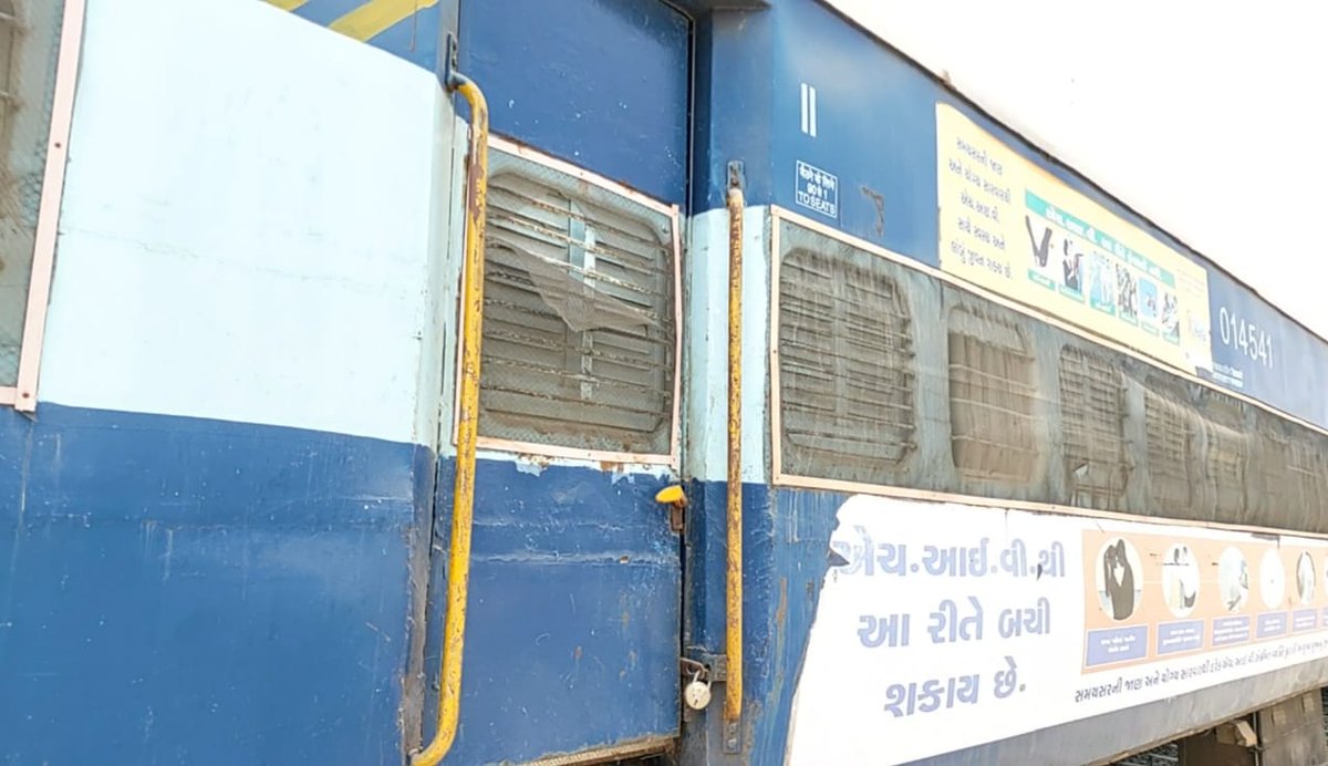 Im_Kp7619's tweet photo. @DRMBRCWR @WesternRly @VMCVadodara @CMOGuj
@PMOIndia @CollectorVad @mpvadodara
વડોદરા શહેરમાં તંત્ર દ્વારા નાગરિકોની સુવિધાઓ માટે લાખો રૂપિયા વાપરવામાં આવ્યા હતા પરતુ આ ડબ્બા હાલ ધુળ ખાતા જોવા મળે છે.અમારી માંગ છે કે તાત્કાલીક નાગરિકોની સુવિધાઓ માટે શરૂ કરવામાં આવે .@GabbarTeam https://t.co/o8yaSnhzNC