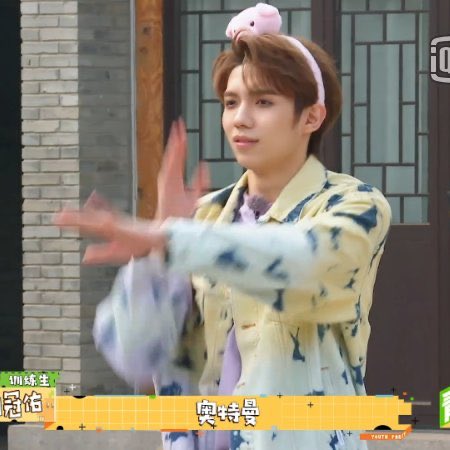 softhyeong's tweet image. drew mini yizhou with the piggy headband 👉🏼👈🏼

#LuoYizhou 
#罗一舟
#YouthWithYou3