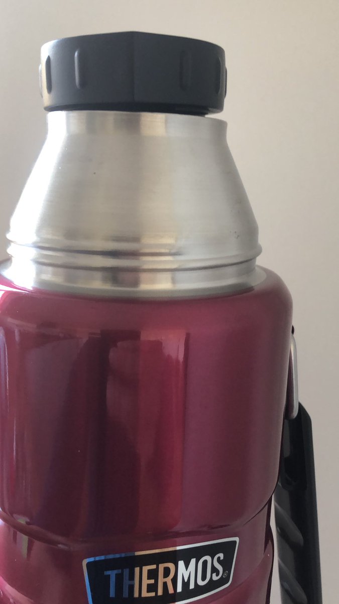 155p's tweet image. @ThermosUK is lid meant to be on the wonk when done up tight?  Feels very loose when not tight.