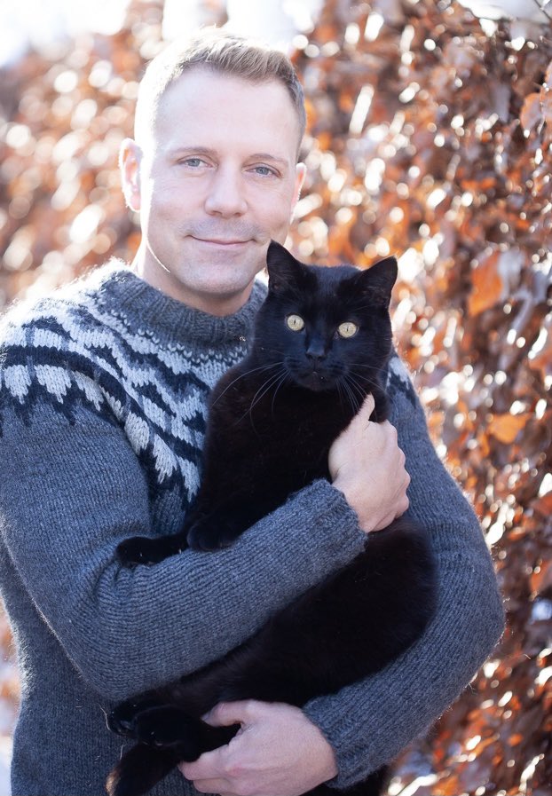 Last Friday we had to let big cat go and put him to sleep 💔. He was a fantastic cat with a big personality. I gave him my heart ❤️. He was the best and I will always love him. 
I don’t feel like I’m strong enough to comment anything in this thread but I will read them all ❤️