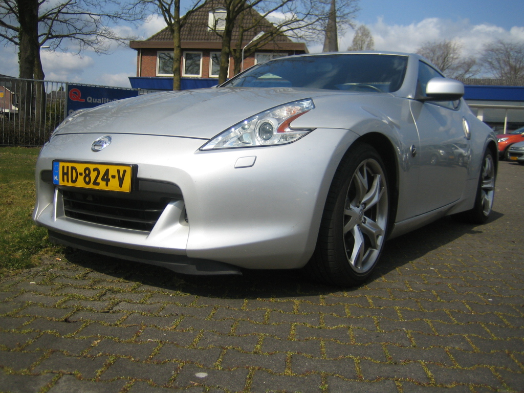 Autoaktief's tweet image. Even standing still it is moving. Now in stock: Nissan 370Z .