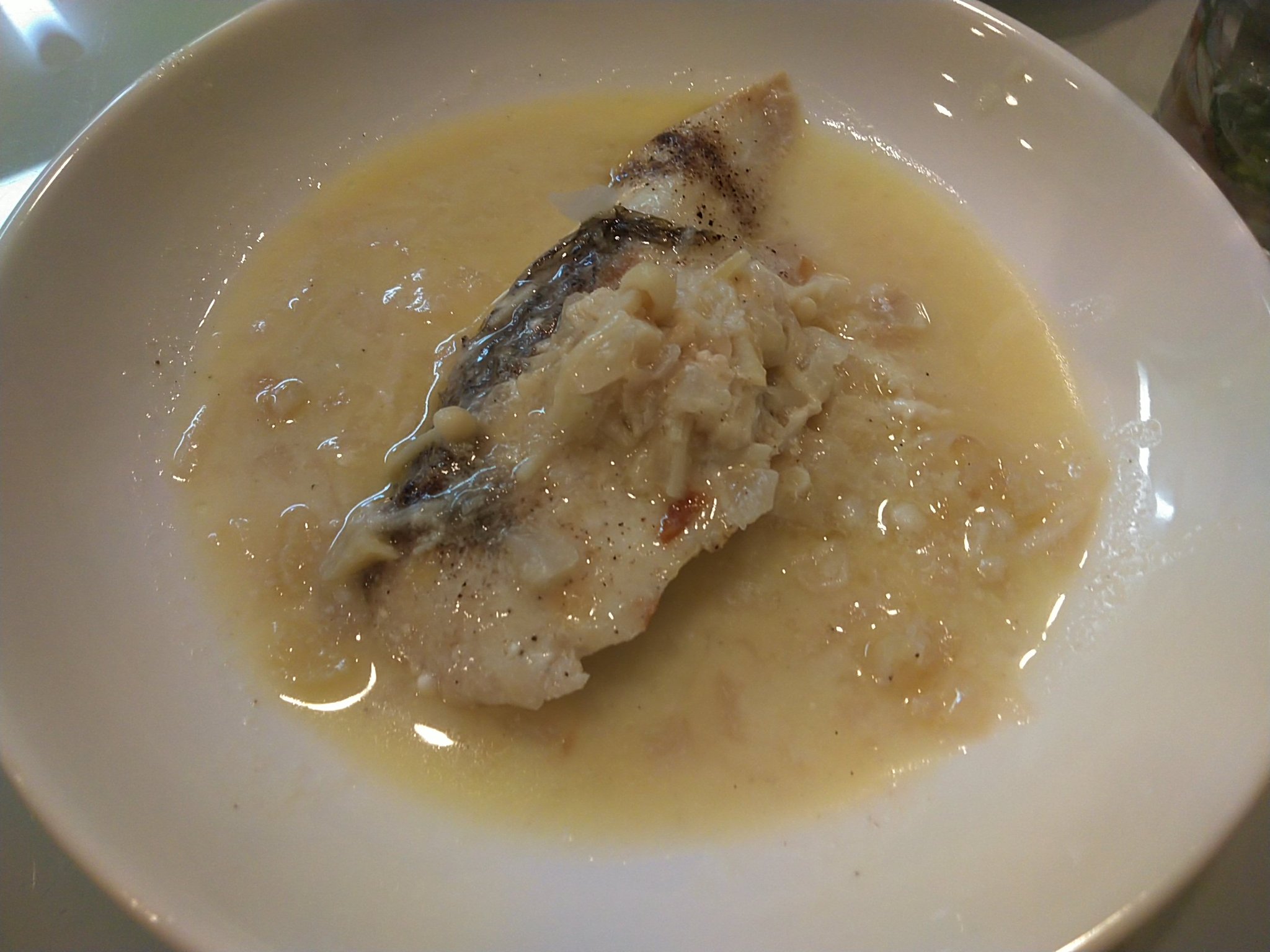 らくだ 今週も良くない天気ですね ストレスためている釣り人も多いのでは 今日は外仕事も出来ない天気だったので魚料理 先週の エソと冷凍ストックのマダイを使用 娘からリクエストのあったエソのテリーヌをベースに作ってみました 釣り 釣り魚料理