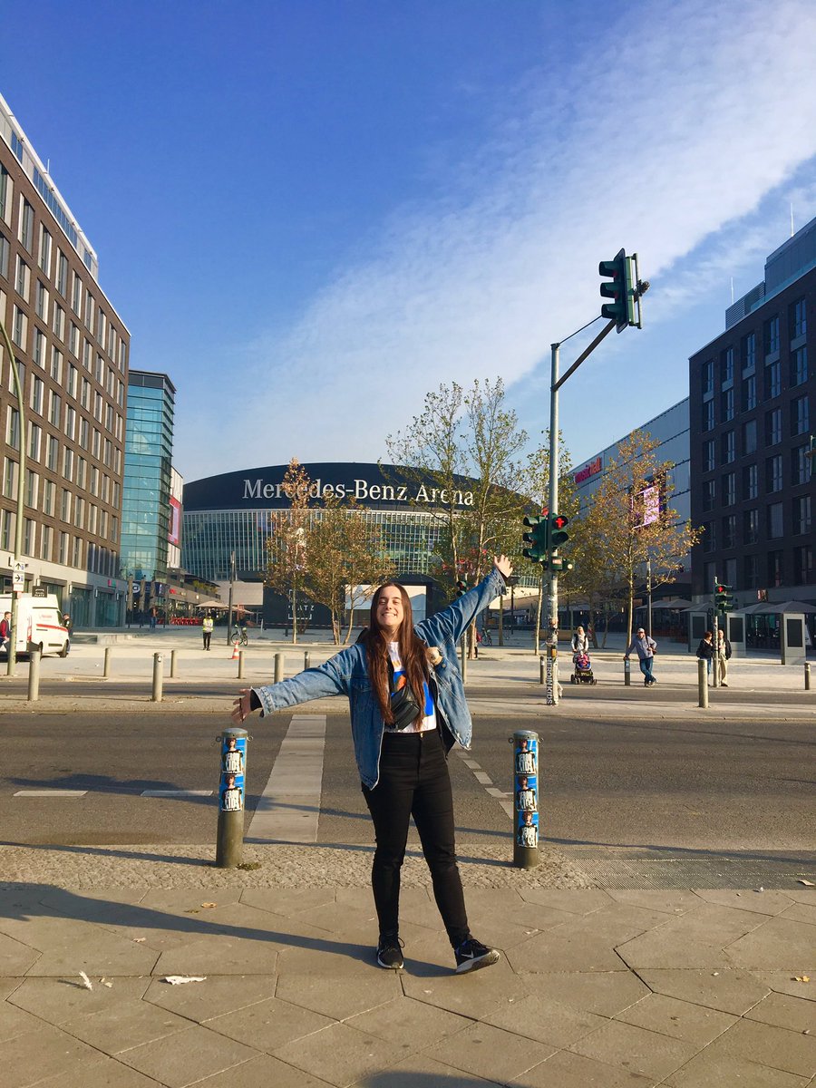 bluemoonliight's tweet photo. Does it ever drive you crazy.. #BANGBANGCON21 #BTSinBerlin tbh ‘18 https://t.co/0Q6Zy1U4n9