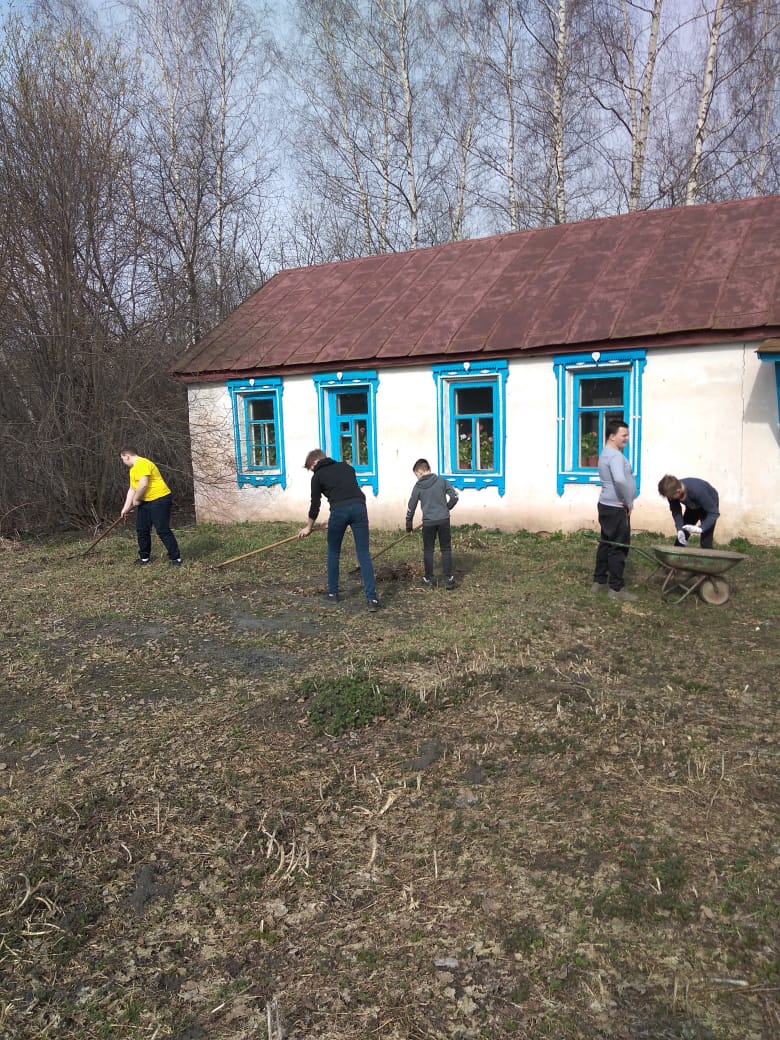 Мы в апреле и в субботу
Все придём, как на работу!
Где подбелим, подметём,
Окна вымоем фасада,
Мусор с улиц подберём.
Пусть нас всех объединяет
Много разных славных дел,
И посёлок засияет
Радостью, пришёл апрель!