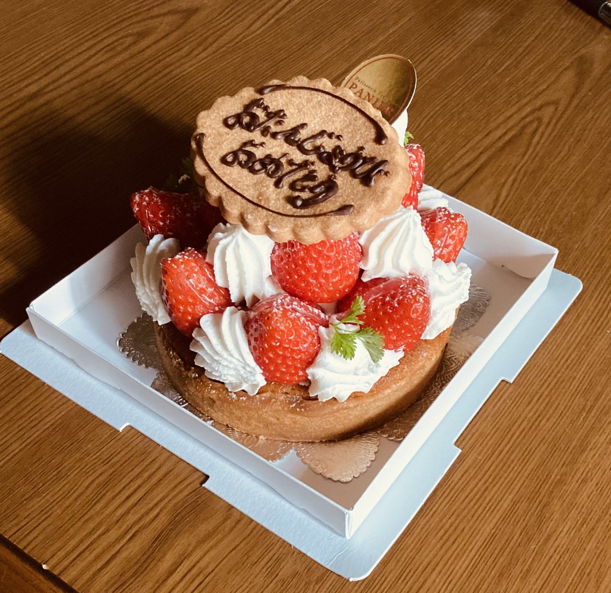 makunmktwo's tweet photo. 今日誕生日の今年の
ぼっちゃん１号の
バースデーケーキ！
沖縄で頑張ってね。
これは２号と美味しく
いただきます。 https://t.co/IqNFlB4UXR