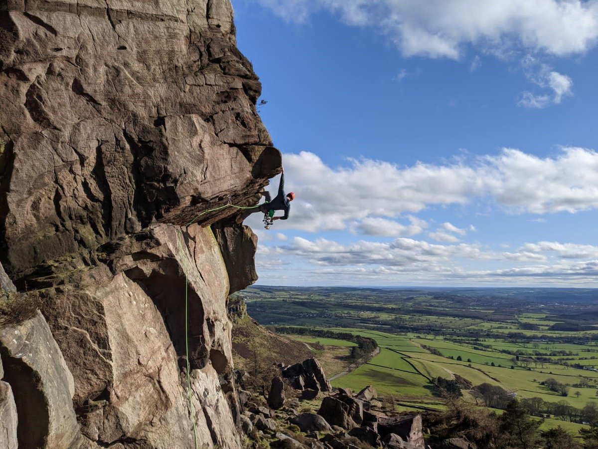 Ellis Brigham athlete <a href="/sammyclimboakes/">Sammy Oakes</a> returned to grit recently to tackle ‘Gypfast’ E4 5c.
“Lots of volume! Days like this are good for the soul!”
📷: Damian Lawson