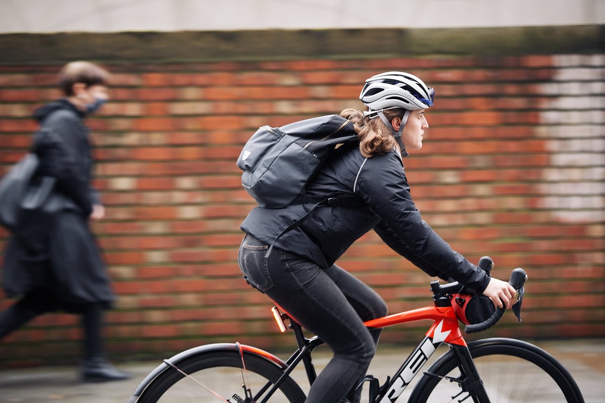 ArmaUrto's tweet photo. 🚴‍♀️ Commute by bike this year and ride with confidence thanks to the Pro-Flect Essential Cycling Jacket.

We explore the benefits of cycling instead, plus how we're helping facilitate the journey.

📝 https://t.co/LNRGiOXme7 https://t.co/S2qSQHJPT2