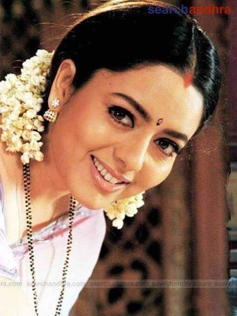 Paying Tributes to Famous  South India actress and @BJP4India (BJP) leader Smt #Soundarya..

We miss a great actress who stood humanitarian and lost her life in campaigning to BJP....

#ActressSoundarya 
#SoundaryaSharma
Birth 18 July 1976 
Death 17 April 2004

@blsanthosh