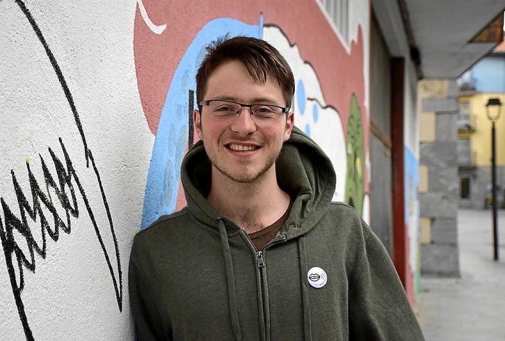 [ELKARRIZKETA] Dylan Inglis, euskara, euskalkiak eta hitanoa maite dituen ingelesa: «Euskararekin hainbeste denbora pasa badiat eta ikasi badiat jendearengatik dek»   naiz.eus/eu/info/notici…