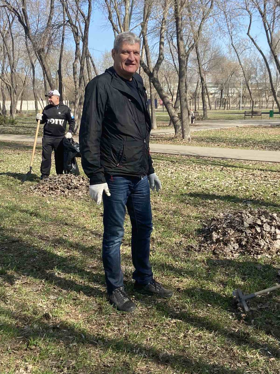 kuibadm's tweet photo. ☝️Депутат Самарской Губернской Думы Николай Александрович Панченко принял активное участие в 🌸 субботнике в #Куйбышевский #Самара https://t.co/egjeoT7PAg