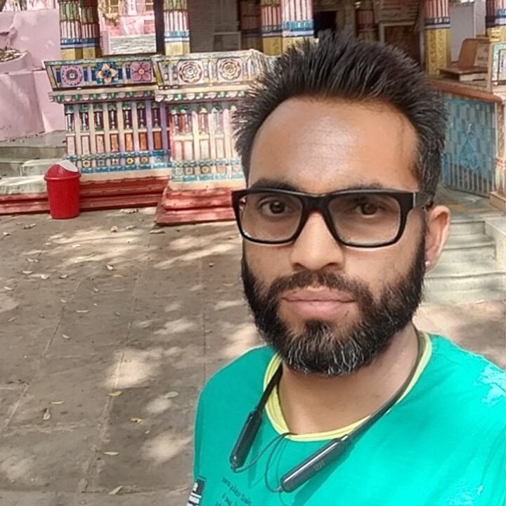 प्रतापगढ़ महादेव जी मंदिर दर्शन करते हुए
