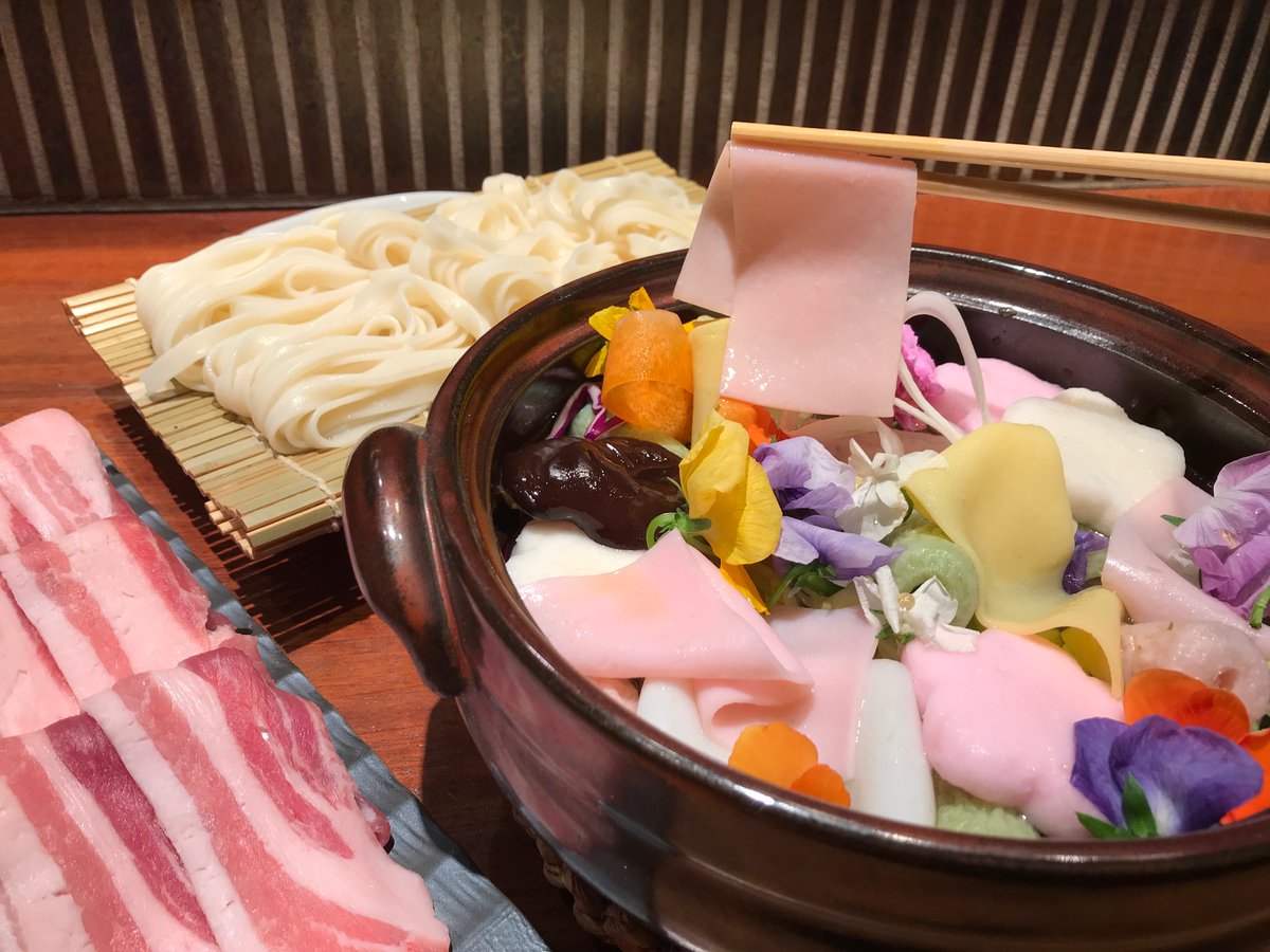 ヤマサちくわ 母の日限定 花鍋風ちくわおでんしゃぶしゃぶ ご予約受付中 食べられるお花 エディブルフラワー を主役にしたおでん えそ醤油の旨味が効いたつゆに田原ポークや蒲鉾の薄造りをしゃぶしゃぶして 締めは名古屋きしめんを入れて ヤマサ ヤマサちくわ 母の日限定 花鍋風ちくわおでんしゃぶしゃぶ ご予約受付中 食べられるお花 エディブルフラワー を主役にしたおでん えそ醤油の旨味が効いたつゆに田原ポークや蒲鉾の薄造りをしゃぶしゃぶして 締めは名古屋きしめんを入れて ヤマサ