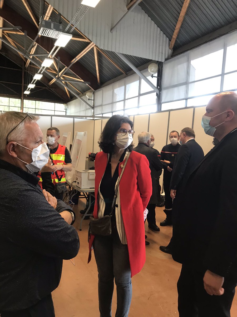 Dès ce we #vaccination ouverte pour les professions exposées➡️ #enseignants, forces de l'ordre #FDO, professionnels de la petite enfance de➕de 55ans 💉
Avec notre ministre <a href="/sarahelhairy/">Sarah EL HAÏRY</a> pour soutenir tous les acteurs engagés <a href="/SDIS44/">Sapeurs-pompiers 44</a>, agents #Nantes, <a href="/ServiceCivique/">Service Civique</a>, soignants...